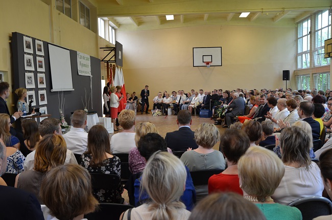 L Ambassade Au 70e Anniversaire De L Ecole Hoteliere Rue Majdanska A La France En Pologne Ambassade De France En Pologne